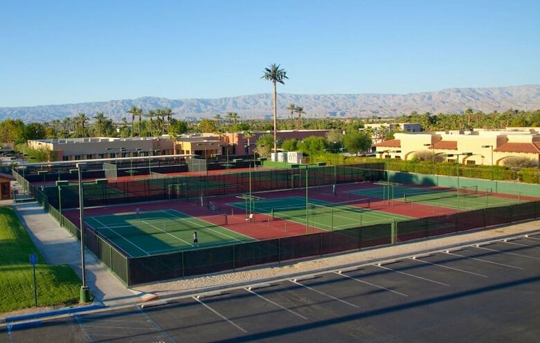Hotel Embassy Suites By Hilton Palm Desert