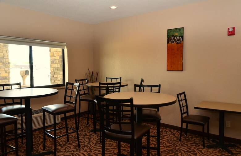 Hotel Cobblestone Inn & Suites - Clarion