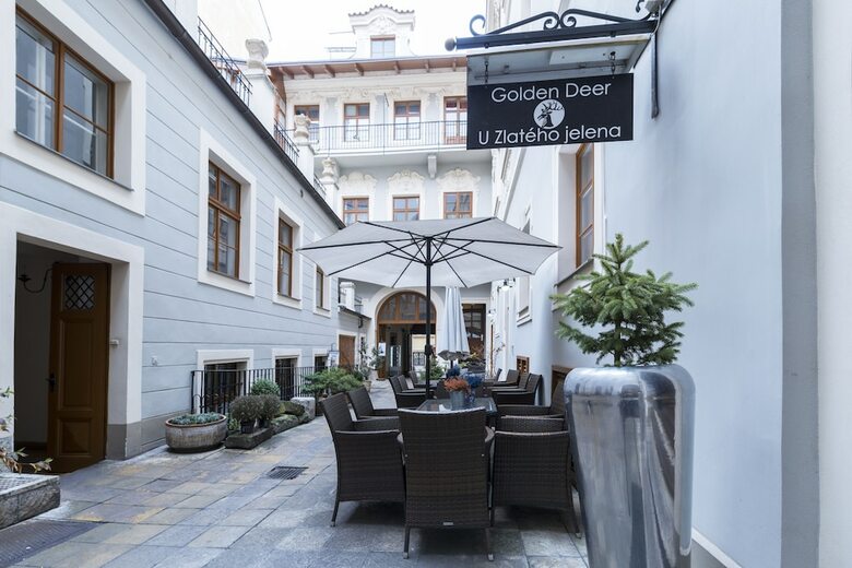 Hotel U Zlateho Jelena (golden Deer)