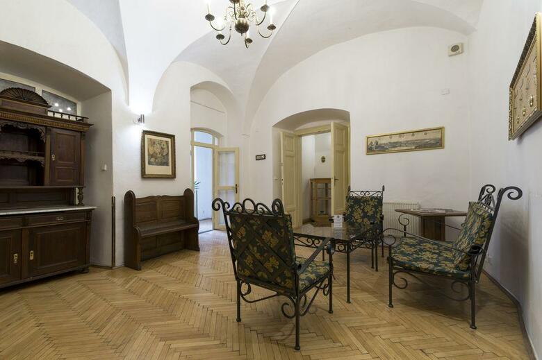 Hotel U Zlateho Jelena (golden Deer)