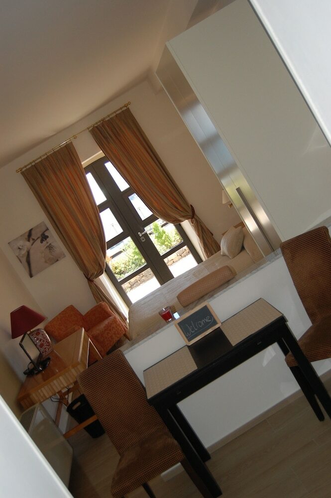 Miramare Apartments & Suites