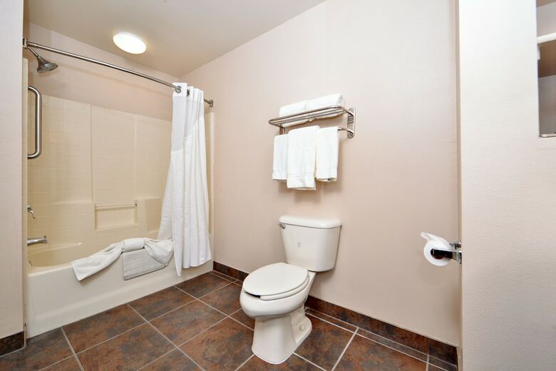 Holiday Inn Express Hotel & Suites Kingman
