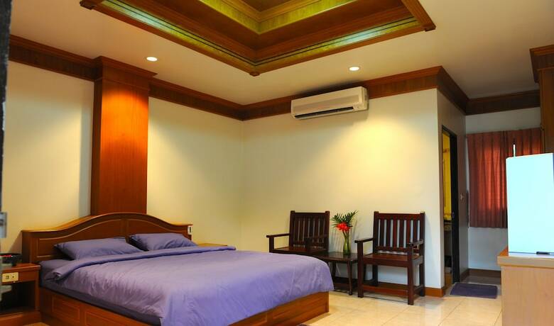 Hotel Bansaithong Beach Resort