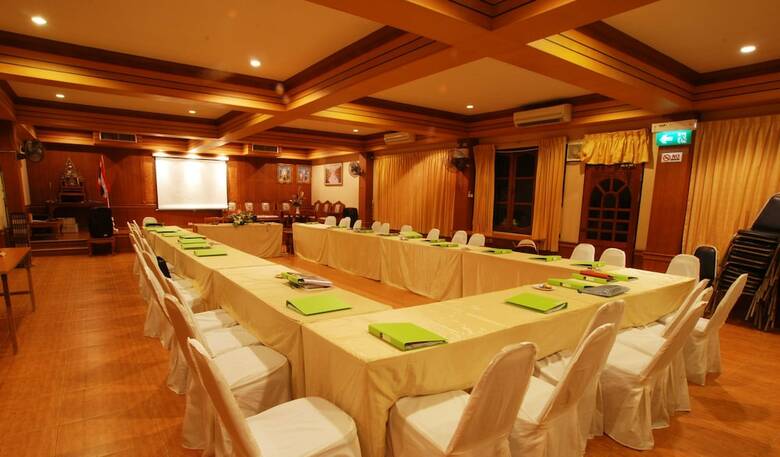 Hotel Bansaithong Beach Resort
