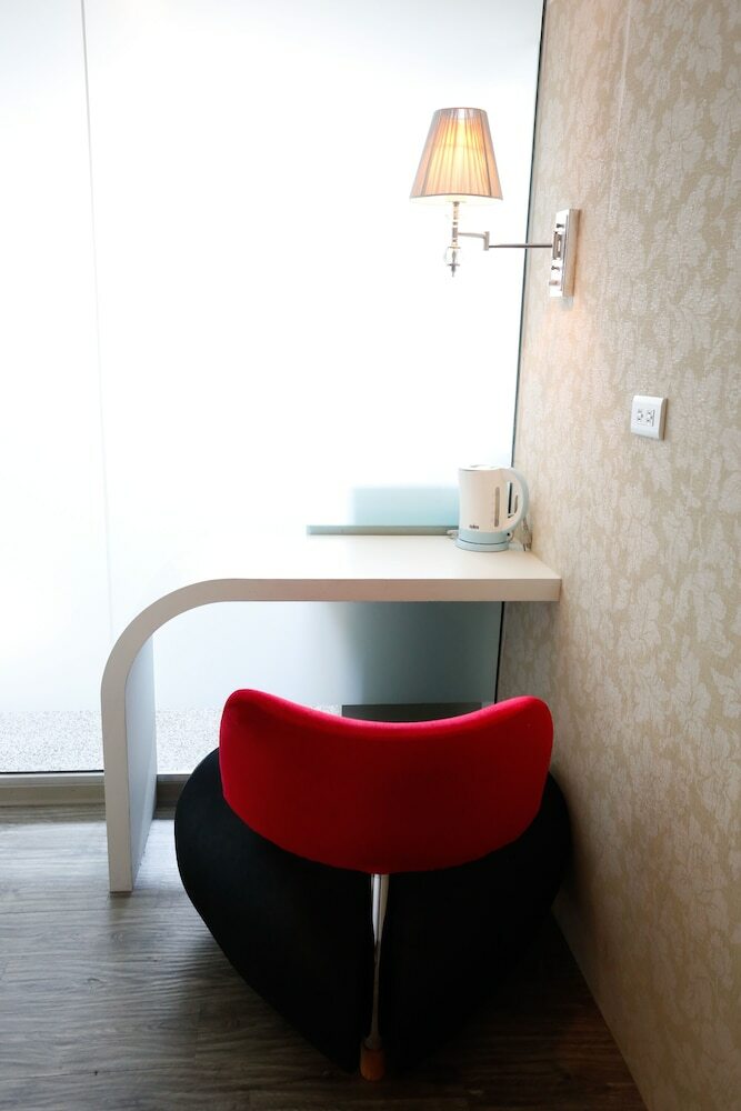 Walker Hotel Sanchong Zhengyi Branch