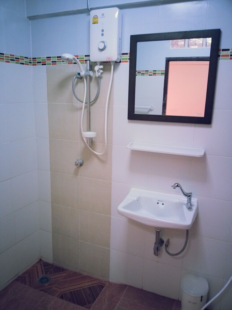 Hotel Oyo 963 Sunshine Guesthouse