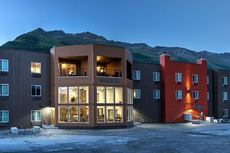 Totem Hotel And Suites