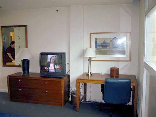 Hotel Oasis Inn