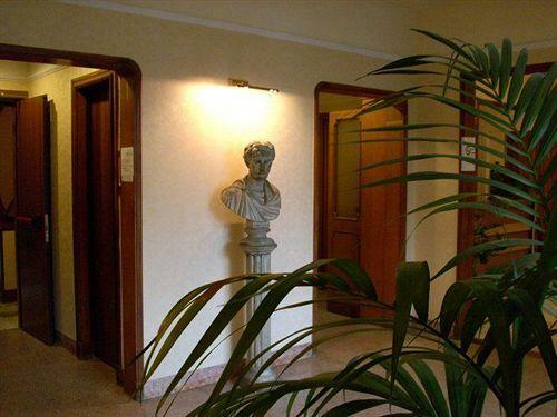 Hotel Consul