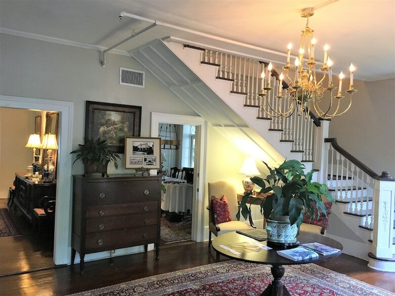 Hotel Carriage House Inn