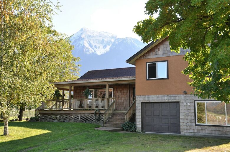 Fraser River Outpost Lodge