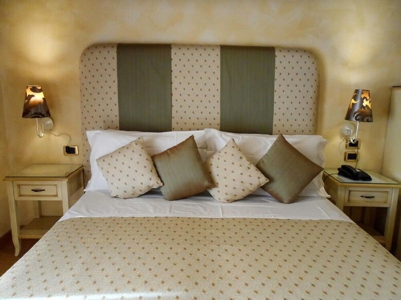 Rhona's Rooms