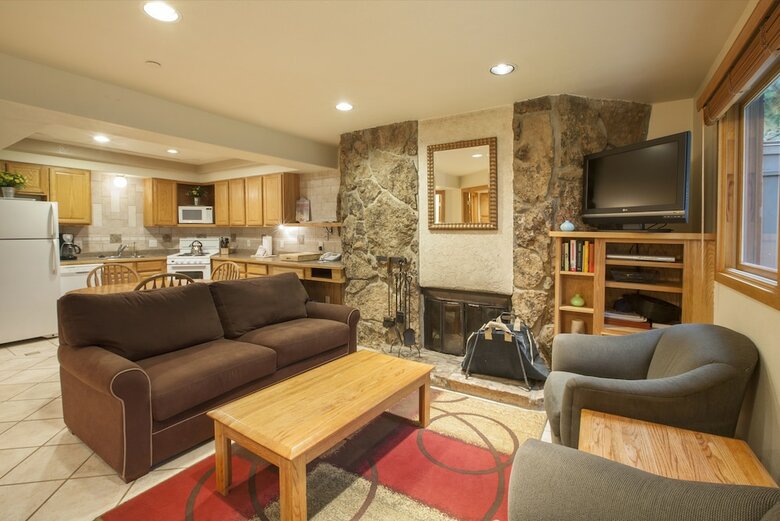 Laurelwood Condominiums, A Destination Residence