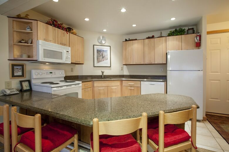 Laurelwood Condominiums, A Destination Residence