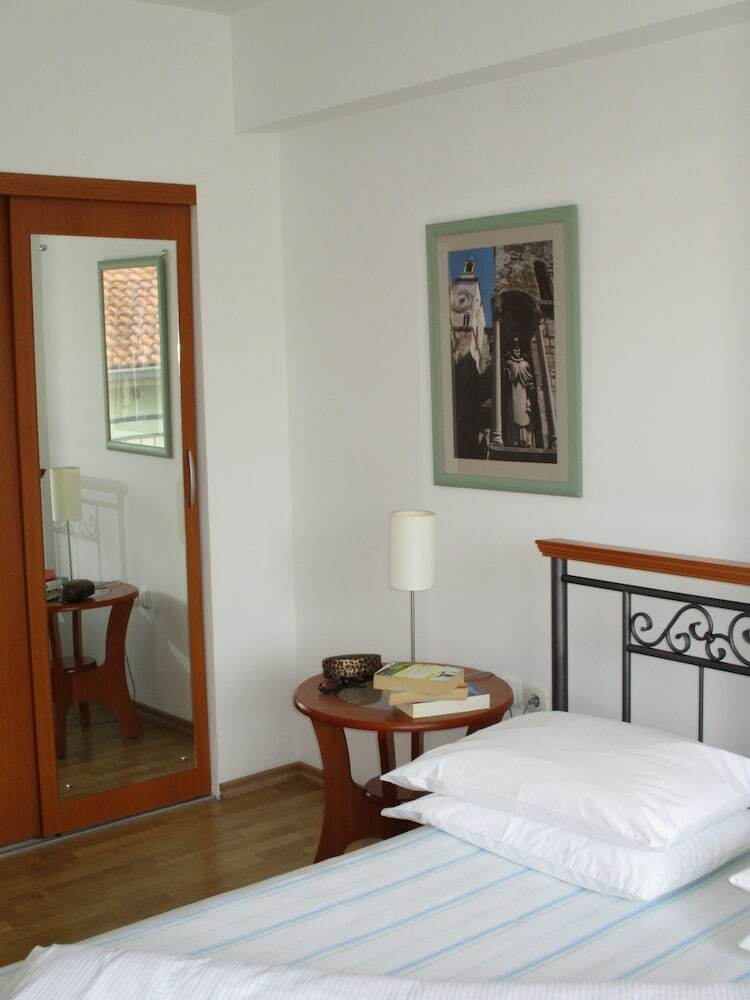 Hotel Pink Inn