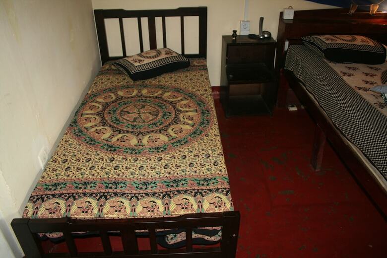 Bed & Breakfast Old English Colonial Bungalow