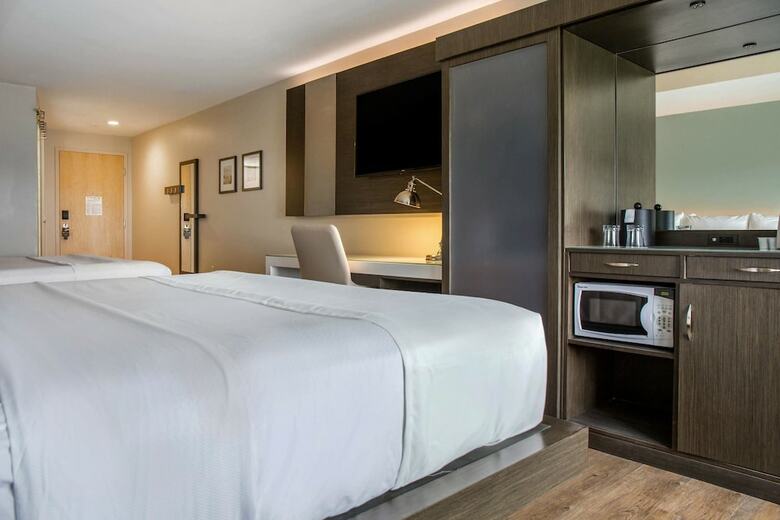Wyndham Newport Hotel