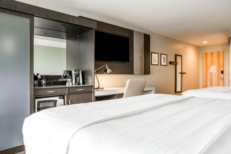 Wyndham Newport Hotel
