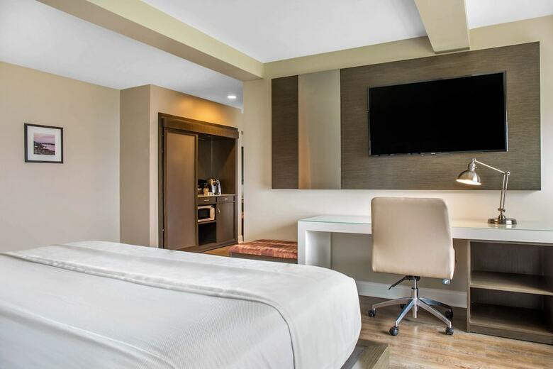 Wyndham Newport Hotel