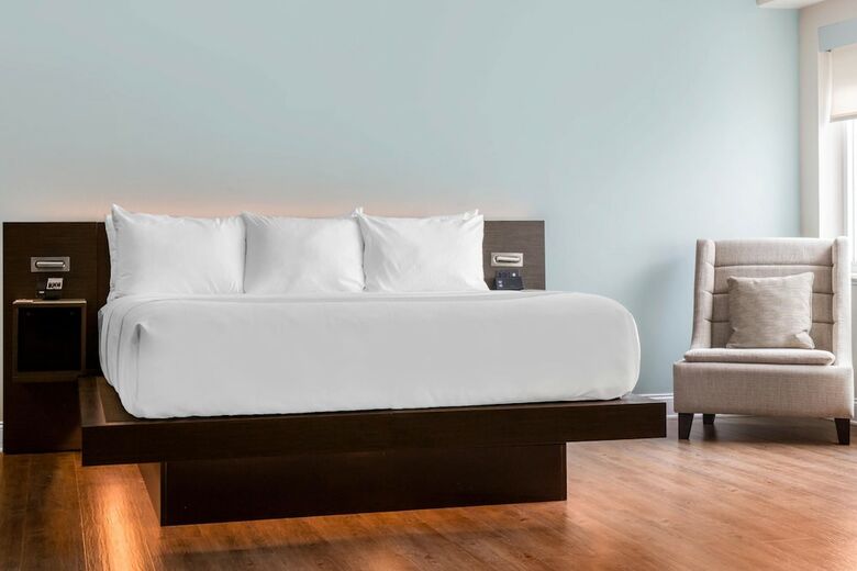 Wyndham Newport Hotel