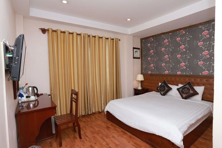 Charming Riverside Hotel
