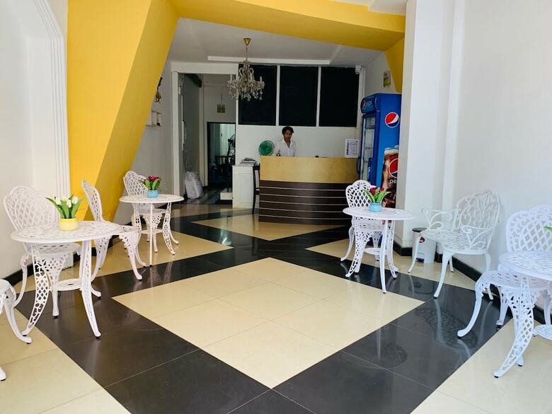 Hostal New Ihouse Hotel