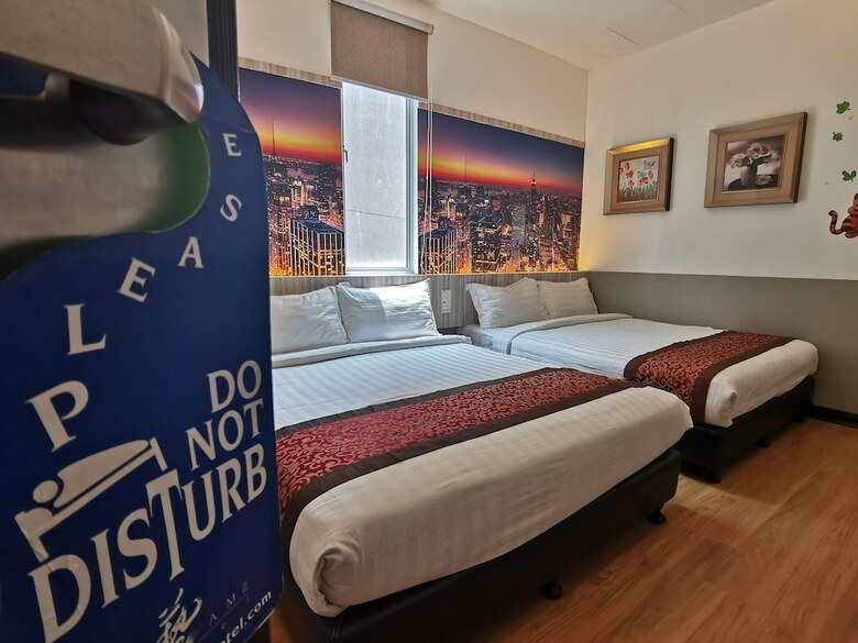 Dreamz Paradise Hotel