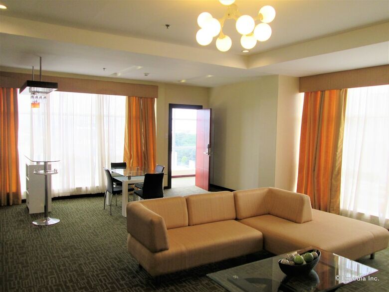 Hotel Marianne Suites