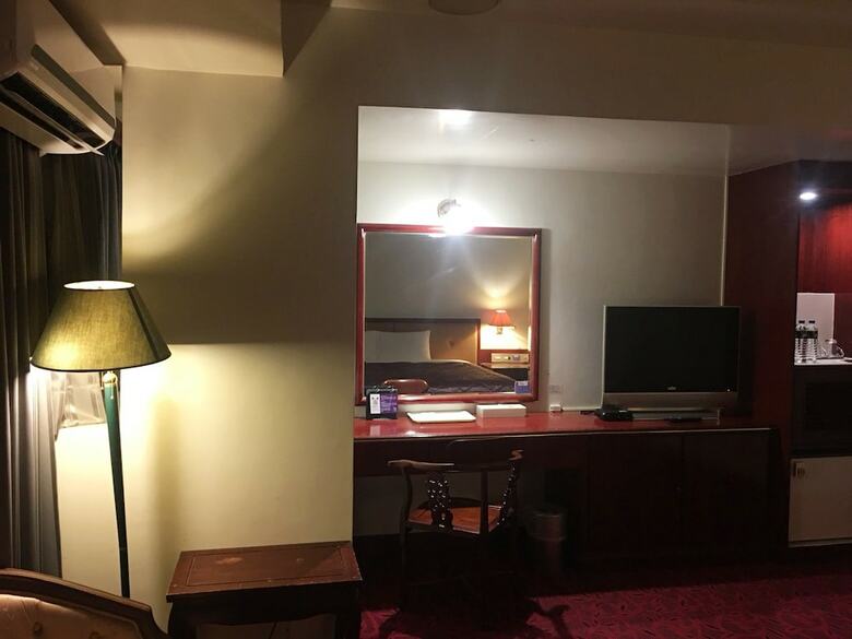 Mou Hotel Luchuan