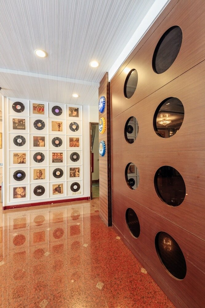 Mou Hotel Luchuan