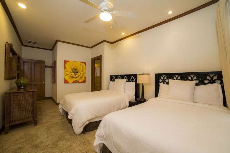 Stay In Cr Los Sue�os Condos