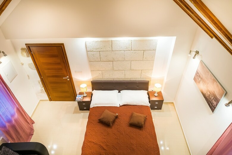 Split Oasis Apartments