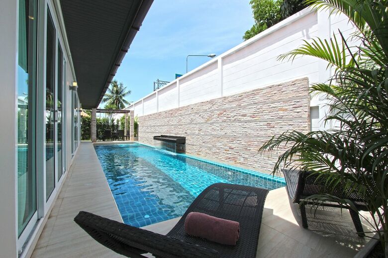 The Ville Jomtien Pool Villa