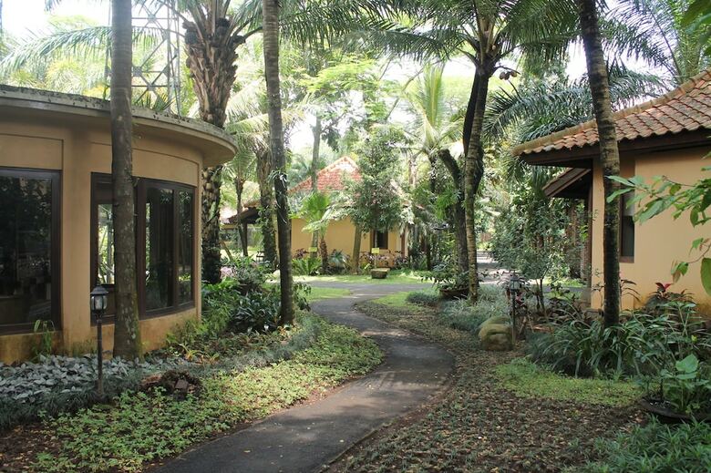 Hotel Laras Asri Resort And Spa