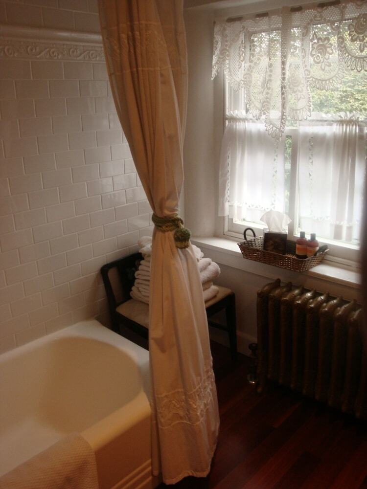 Faunbrook Bed & Breakfast