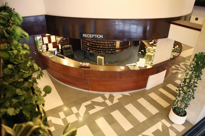 Hotel I