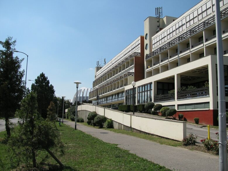 Hotel I