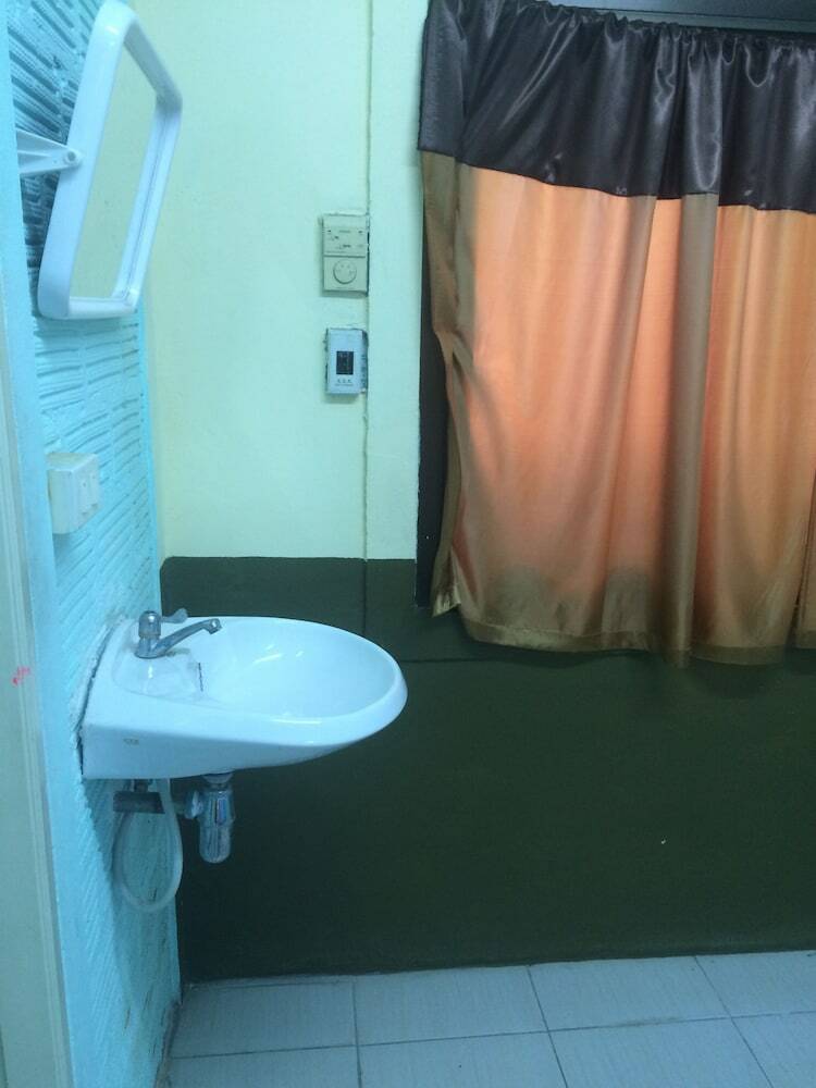 Hostal Supreeya Guesthouse