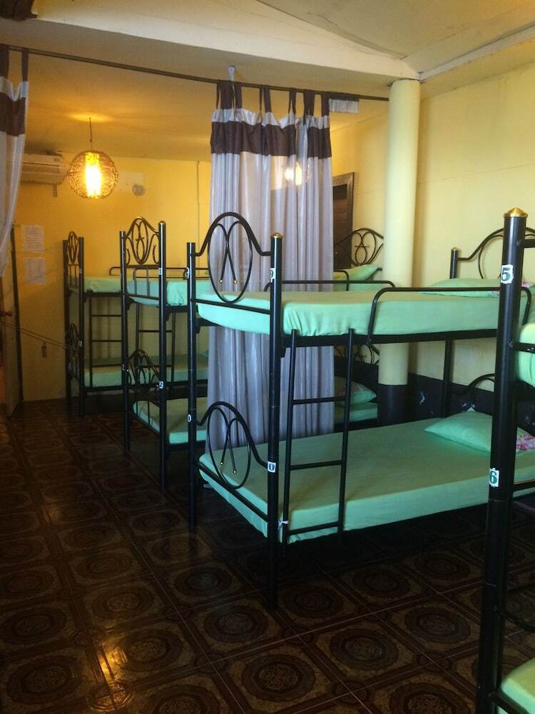 Hostal Supreeya Guesthouse