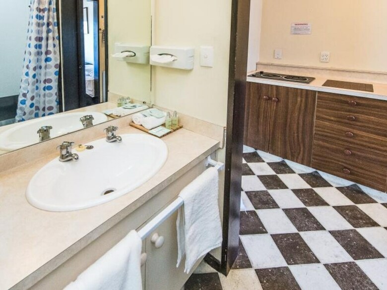 Burwood Manor Motel