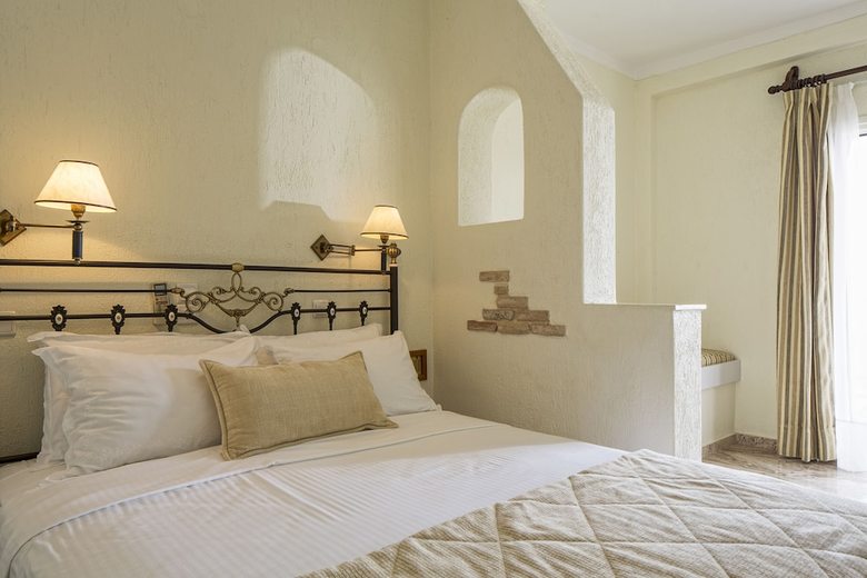 Hotel Contaratos Beach