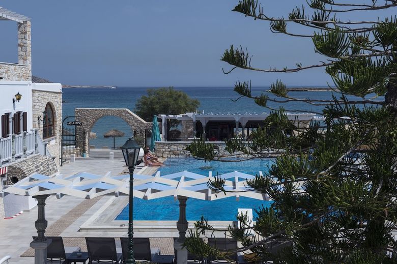Hotel Contaratos Beach