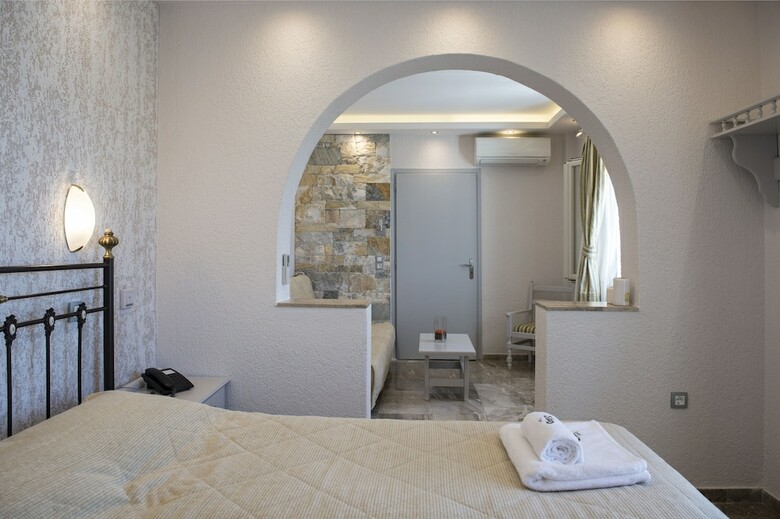 Hotel Contaratos Beach