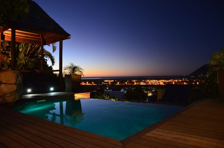 Apartamentos African Violet Guest Suites