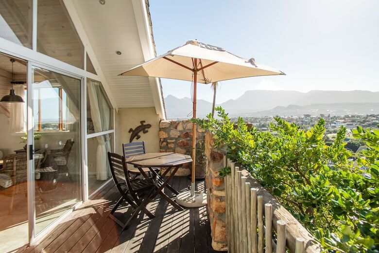 Apartamentos African Violet Guest Suites