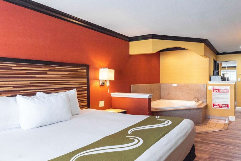 Hotel Quality Inn & Suites