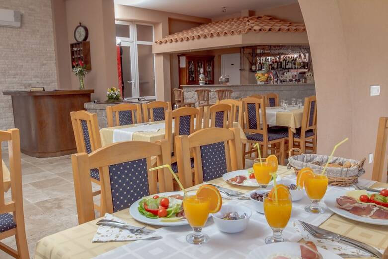 Hotel Pharos