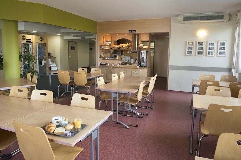 Hotel B&B H�tel Auxerre Mon�teau