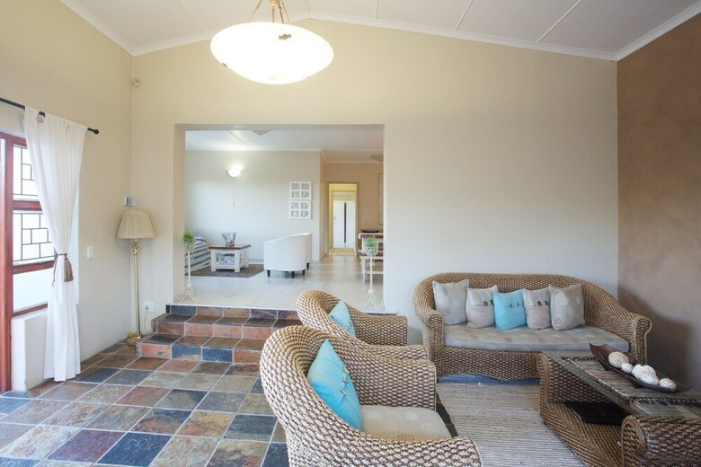 Bed & Breakfast Sea Whisper Guest House & Self Catering