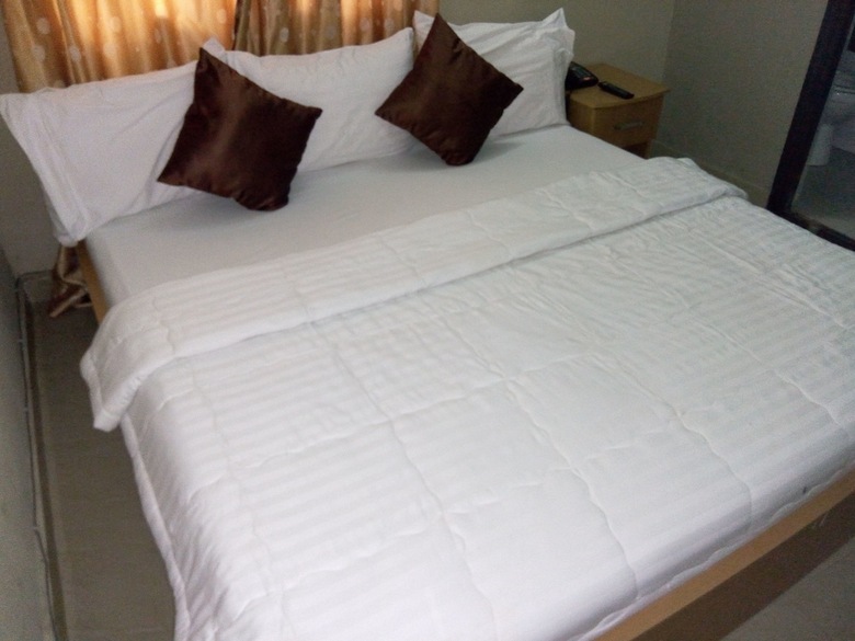 Hotel De Lawrence Court & Suites
